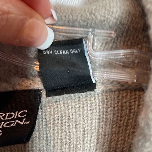 Nordic Design Beige and Black 100% Wool Toggle Closure Cardigan. Size Medium. - Picture 7 of 8